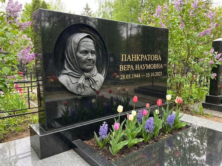 Памятник с барельефом — выполненная работа 26 в Магнитогорске