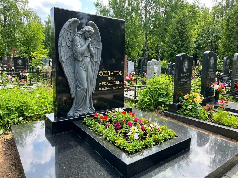 Памятник с барельефом — выполненная работа 31 в Магнитогорске