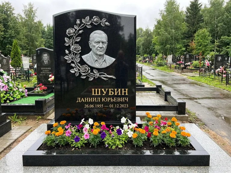 Памятник с барельефом — выполненная работа 34 в Магнитогорске