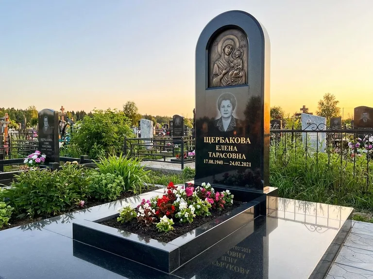 Памятник с барельефом — выполненная работа 35 в Магнитогорске