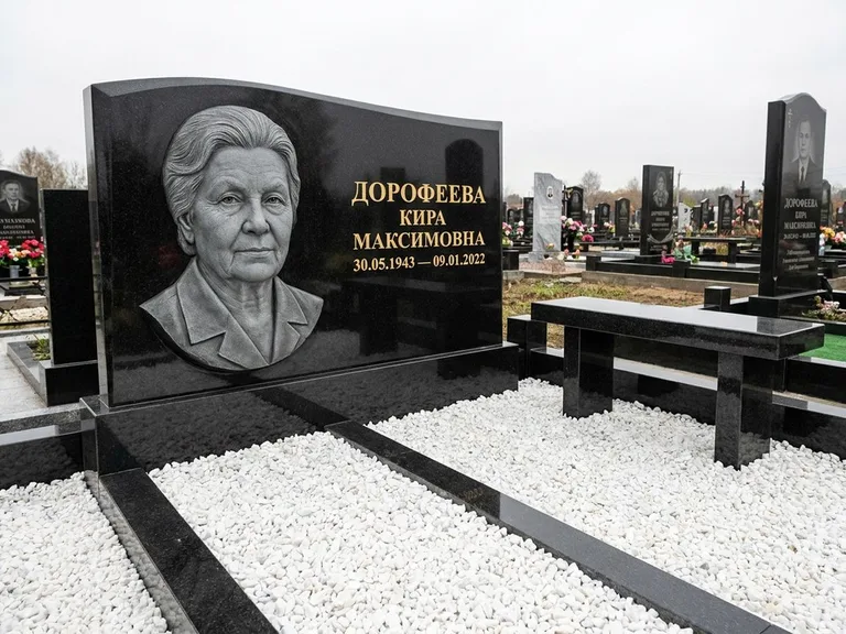 Памятник с барельефом — выполненная работа 41 в Магнитогорске