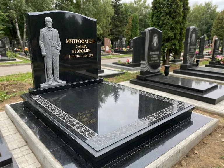 Памятник с барельефом — выполненная работа 48 в Магнитогорске