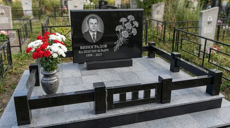 Памятник с гравировкой гвоздик — выполненная работа «Виноградов» в Магнитогорске