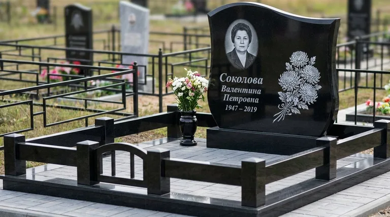 Памятник с гравировкой хризантем — выполненная работа «Соколова» в Магнитогорске