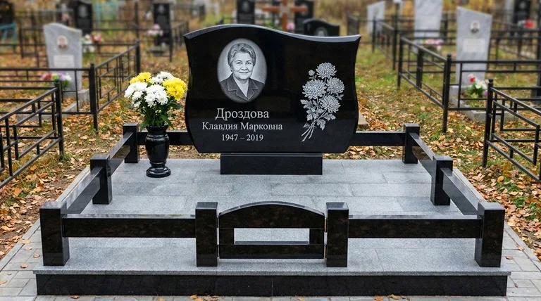 Памятник с гравировкой хризантем — выполненная работа «Дроздова» в Магнитогорске