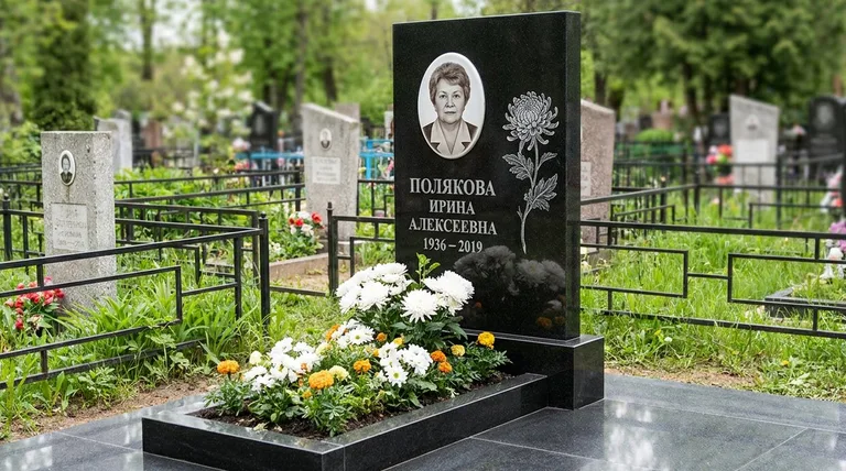 Памятник с гравировкой хризантем — выполненная работа «Полякова» в Магнитогорске