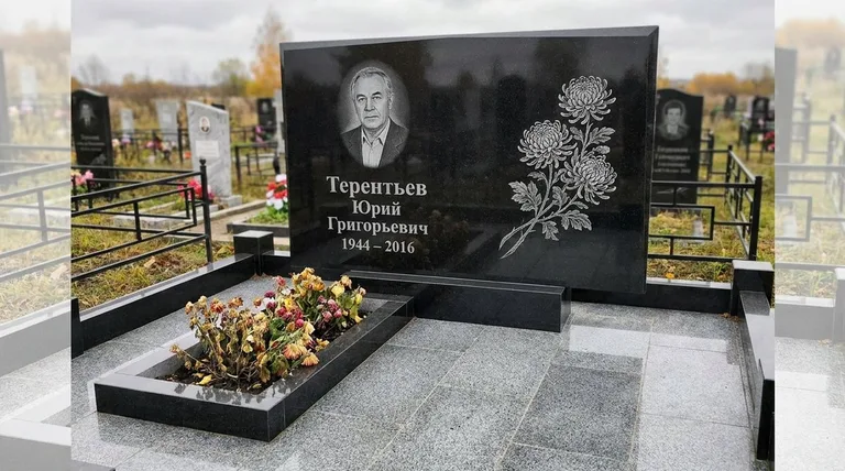 Памятник с гравировкой хризантем — выполненная работа «Терентьев» в Магнитогорске