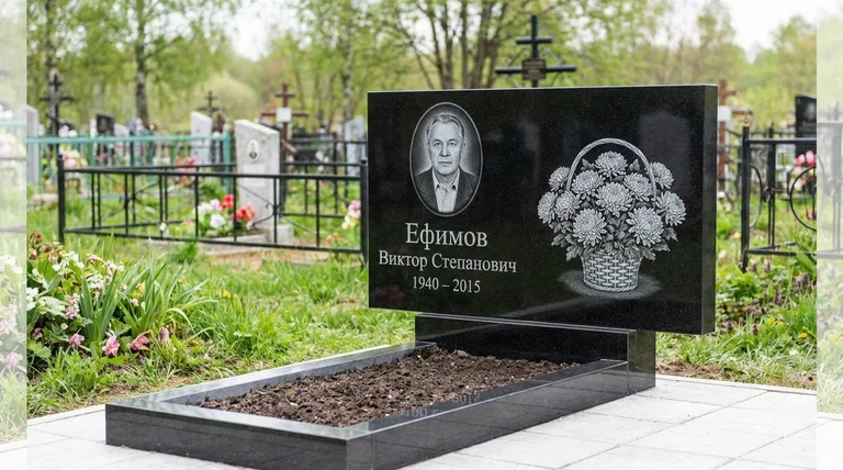 Памятник с гравировкой хризантем — выполненная работа «Ефимов» в Магнитогорске