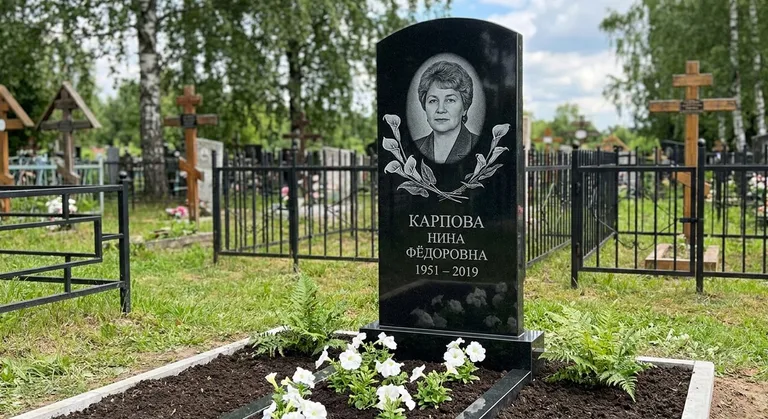 Памятник с гравировкой калл — выполненная работа «Карпова» в Магнитогорске