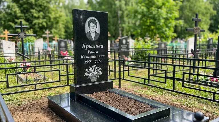 Памятник с гравировкой калл — выполненная работа «Крылова» в Магнитогорске