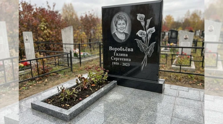 Памятник с гравировкой калл — выполненная работа «Воробьёва» в Магнитогорске