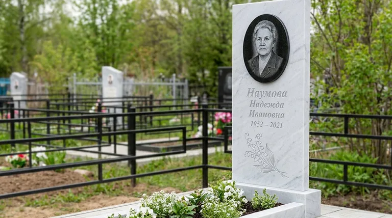 Памятник с гравировкой ландышей — выполненная работа «Наумова» в Магнитогорске