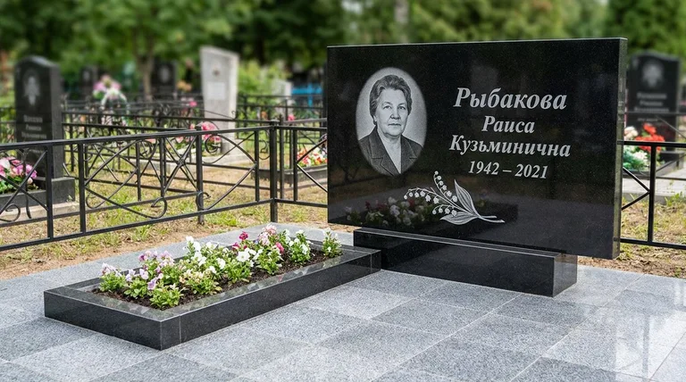 Памятник с гравировкой ландышей — выполненная работа «Рыбакова» в Магнитогорске