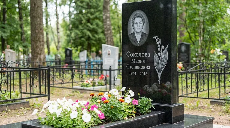 Памятник с гравировкой ландышей — выполненная работа «Соколова» в Магнитогорске