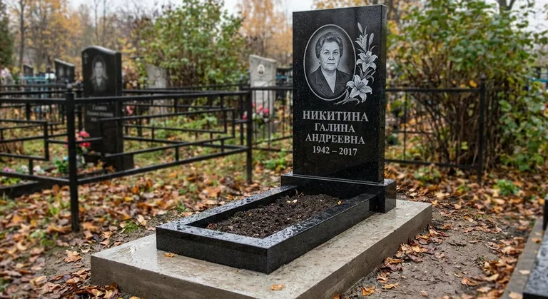 Памятник с гравировкой лилий — выполненная работа «Никитина» в Магнитогорске