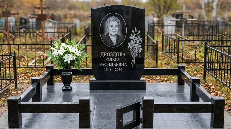 Памятник с гравировкой лилий — выполненная работа «Дроздова» в Магнитогорске