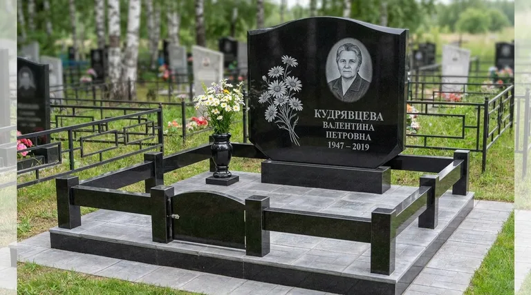 Памятник с гравировкой ромашек — выполненная работа «Кудрявцева» в Магнитогорске