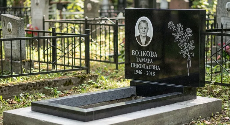 Памятник с гравировкой роз — выполненная работа «Волкова» в Магнитогорске