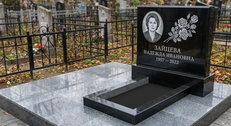 Памятник с гравировкой роз — выполненная работа «Зайцева» в Магнитогорске