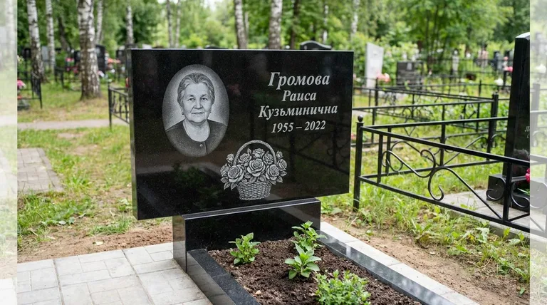 Памятник с гравировкой роз — выполненная работа «Громова» в Магнитогорске