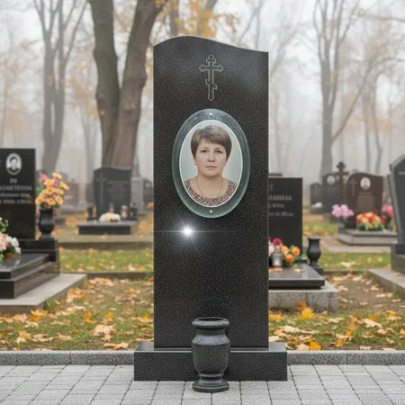 Овальный портрет на стекле 240×300 мм на памятнике в Магнитогорске