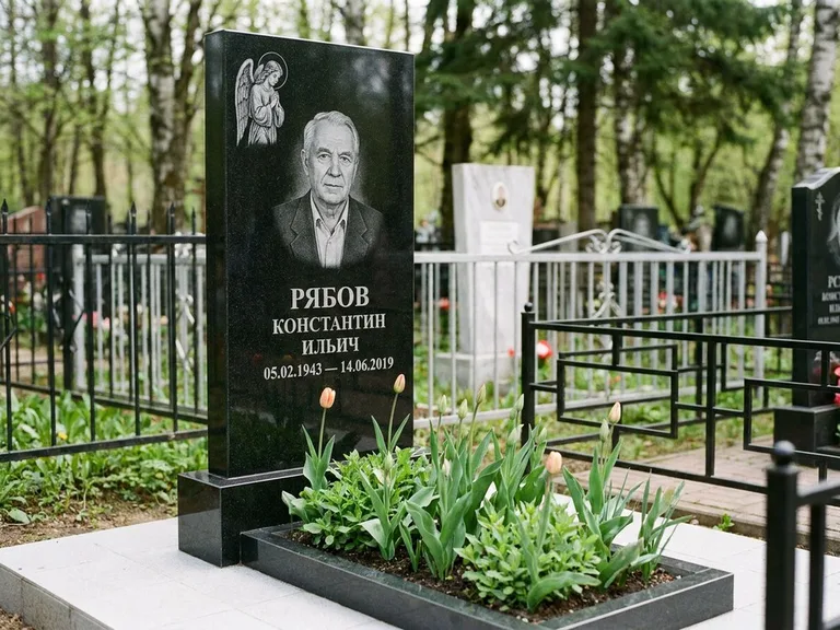 Памятник с гравировкой ангела — гравировка ангела с крестом рядом с эпитафией, работа «Фаддеев» в Магнитогорске