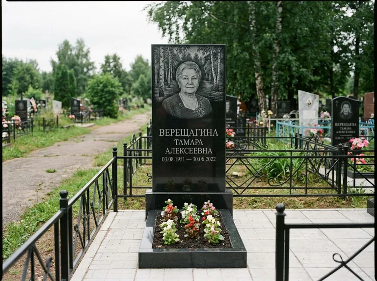 Памятник с гравировкой берёзы — гравировка берёзовой рощи в глубину, работа «Верещагина» в Магнитогорске