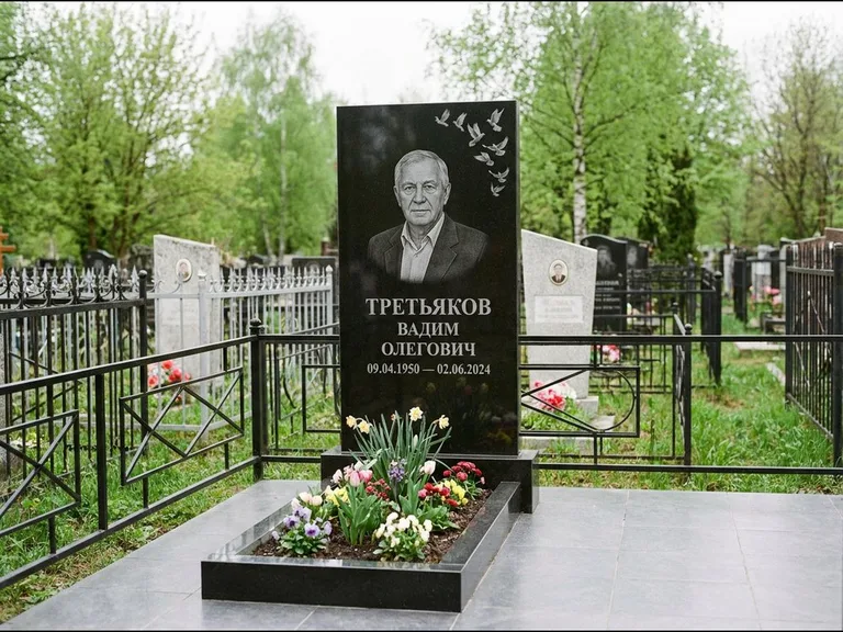Памятник с гравировкой голубей — гравировка стаи голубей, взлетающей от угла стелы, работа «Третьяков» в Магнитогорске