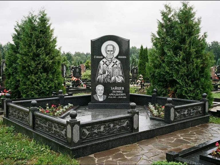 Памятник с гравировкой иконы: стела с гранитным столиком и скамьёй — Архангел Михаил на стеле, семейный участок с плиткой, работа «Верещагина» в Магнитогорске