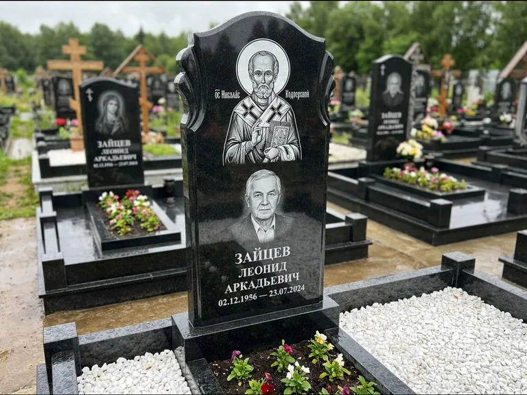 Памятник с гравировкой иконы — образ Николая Чудотворца, работа «Лебедева» в Магнитогорске