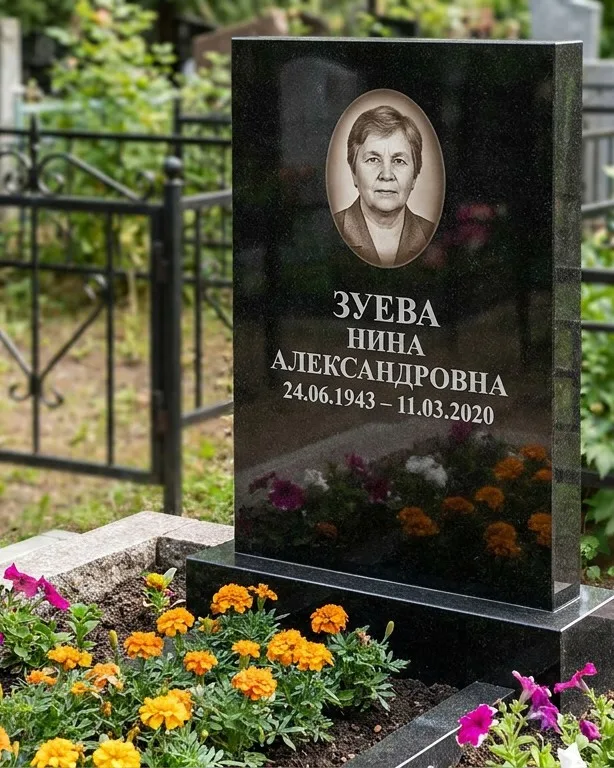 Горизонтальный чёрный гранитный памятник под ключ в Магнитогорске