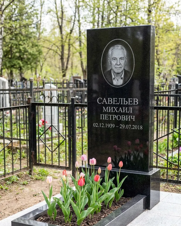 Горизонтальный памятник под ключ на гранитном основании в Магнитогорске
