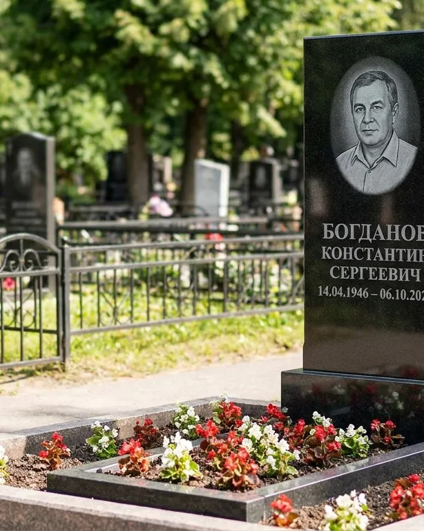 Низкий горизонтальный памятник под ключ с цветником в Магнитогорске