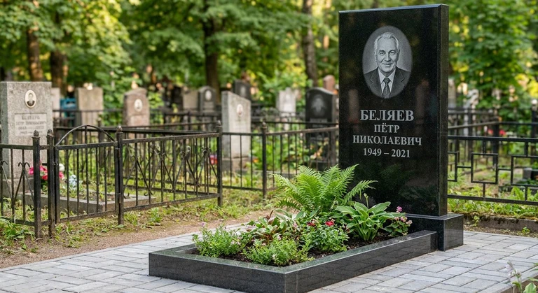 Памятник под ключ в Магнитогорске — гранитная стела с цветником и благоустройством, установлен под ключ