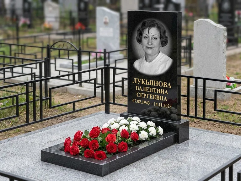 Портрет на памятнике в Магнитогорске — Ч/б портрет → гравировка на стандартном комплексе