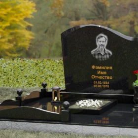 Вертикальный гранитный памятник с изгибом - П155